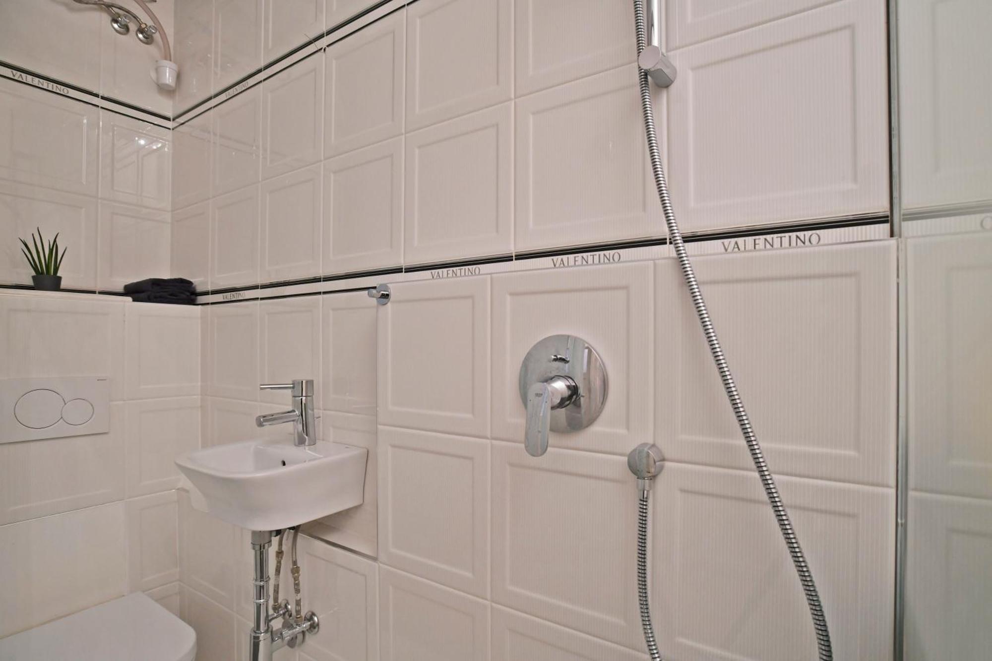 Luxuryflat Near Centre On118 Sqm, 3Br,2Bth,8Bed,Ac Apartment Budapest Exterior photo